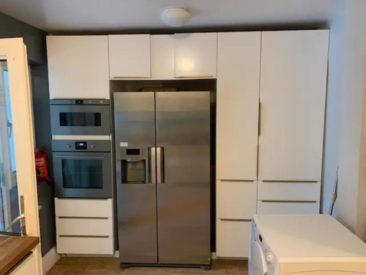 Modern 5 Bedroom Family House - 18 Mins To Station Лондон Экстерьер фото
