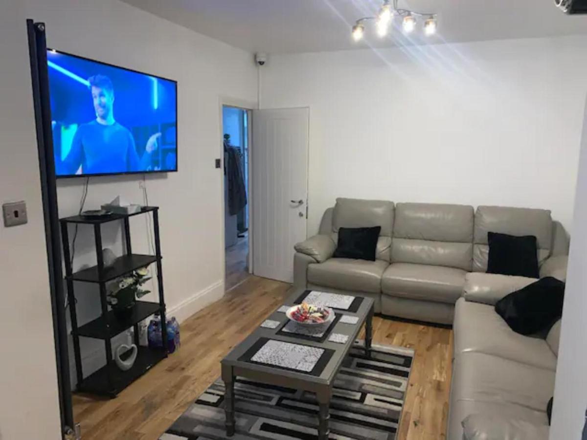 Modern 5 Bedroom Family House - 18 Mins To Station Лондон Экстерьер фото