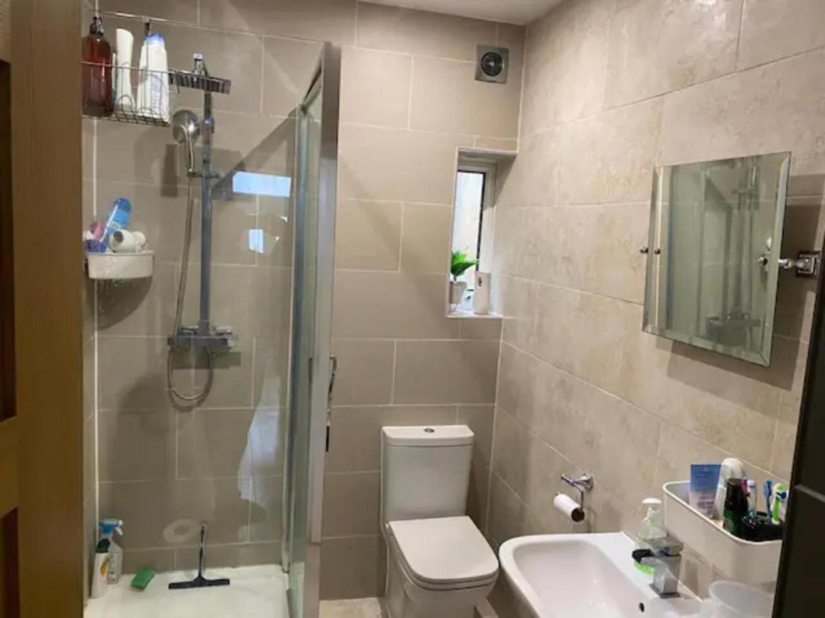 Modern 5 Bedroom Family House - 18 Mins To Station Лондон Экстерьер фото